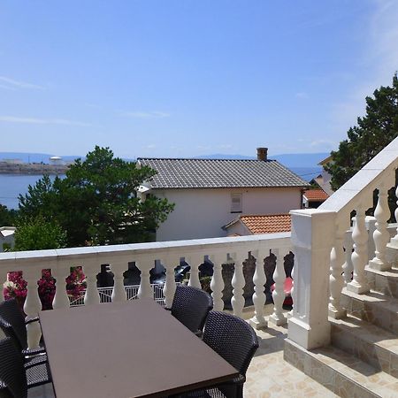 Apartments Villa Rosmarin Omišalj Buitenkant foto