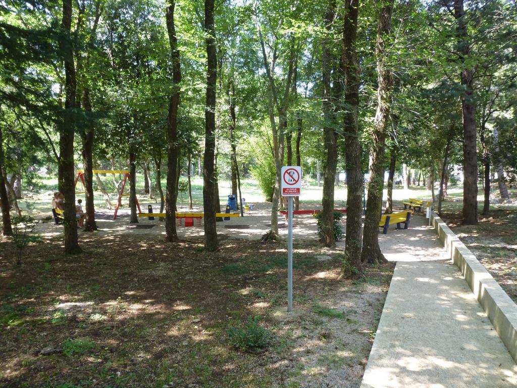 Apartments Villa Rosmarin Omišalj Buitenkant foto