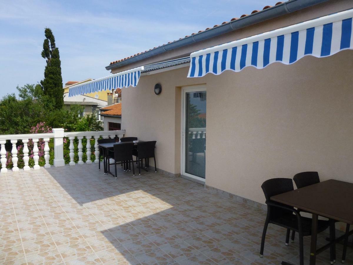 Apartments Villa Rosmarin Omišalj Buitenkant foto